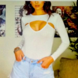 BY AVANTI BRAND NEW THE AVANTI WHITE CUTOUT BODYSUIT!👚👍🎁